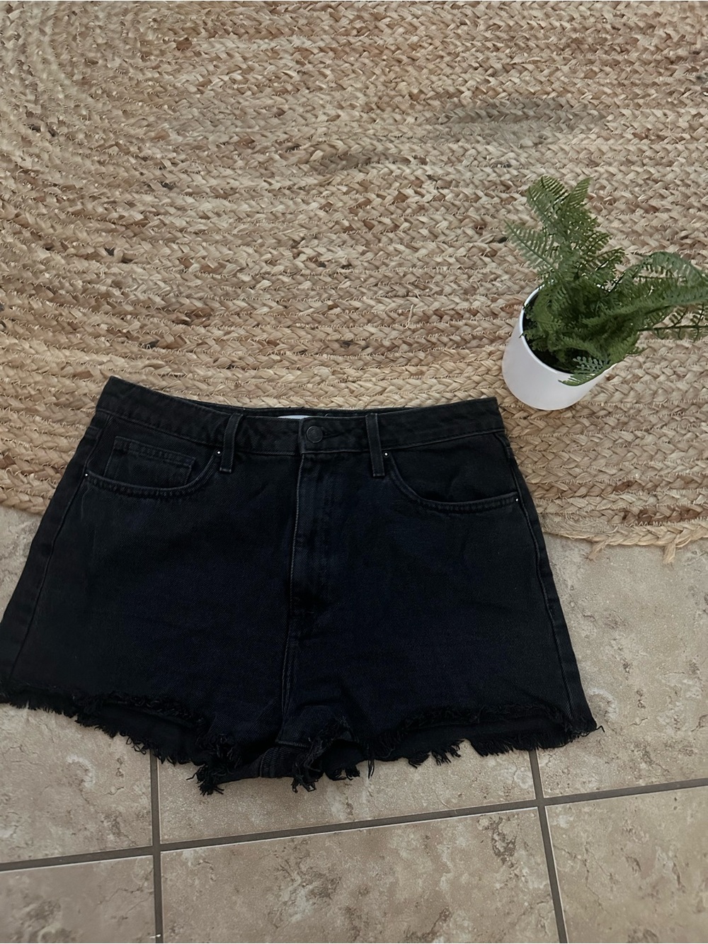 BLACK DENIM SHORTS